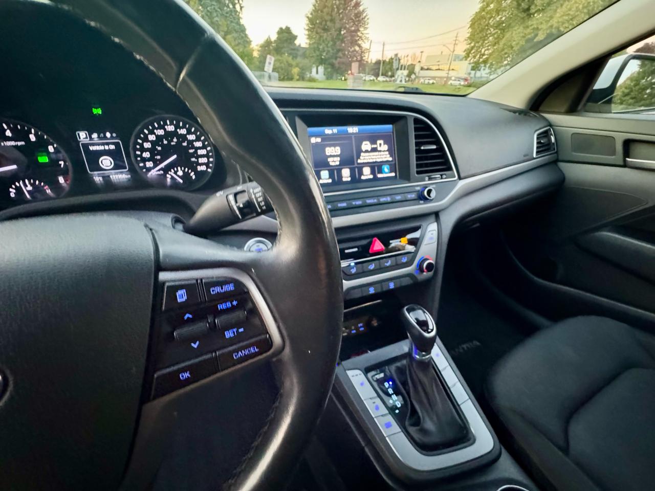 2018 Hyundai Elantra SE / No Accidents / Certified - Photo #8