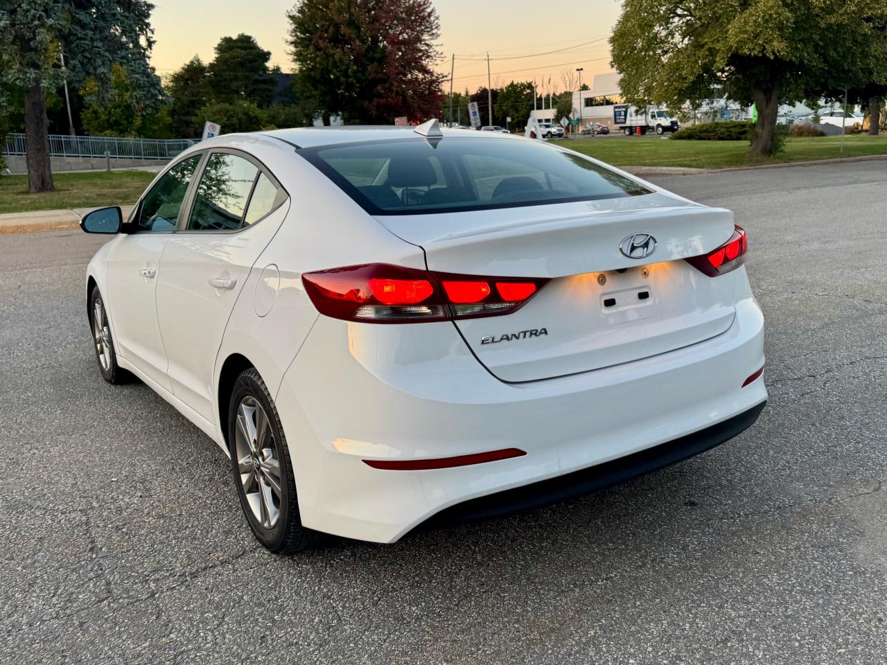 2018 Hyundai Elantra SE / No Accidents / Certified - Photo #13