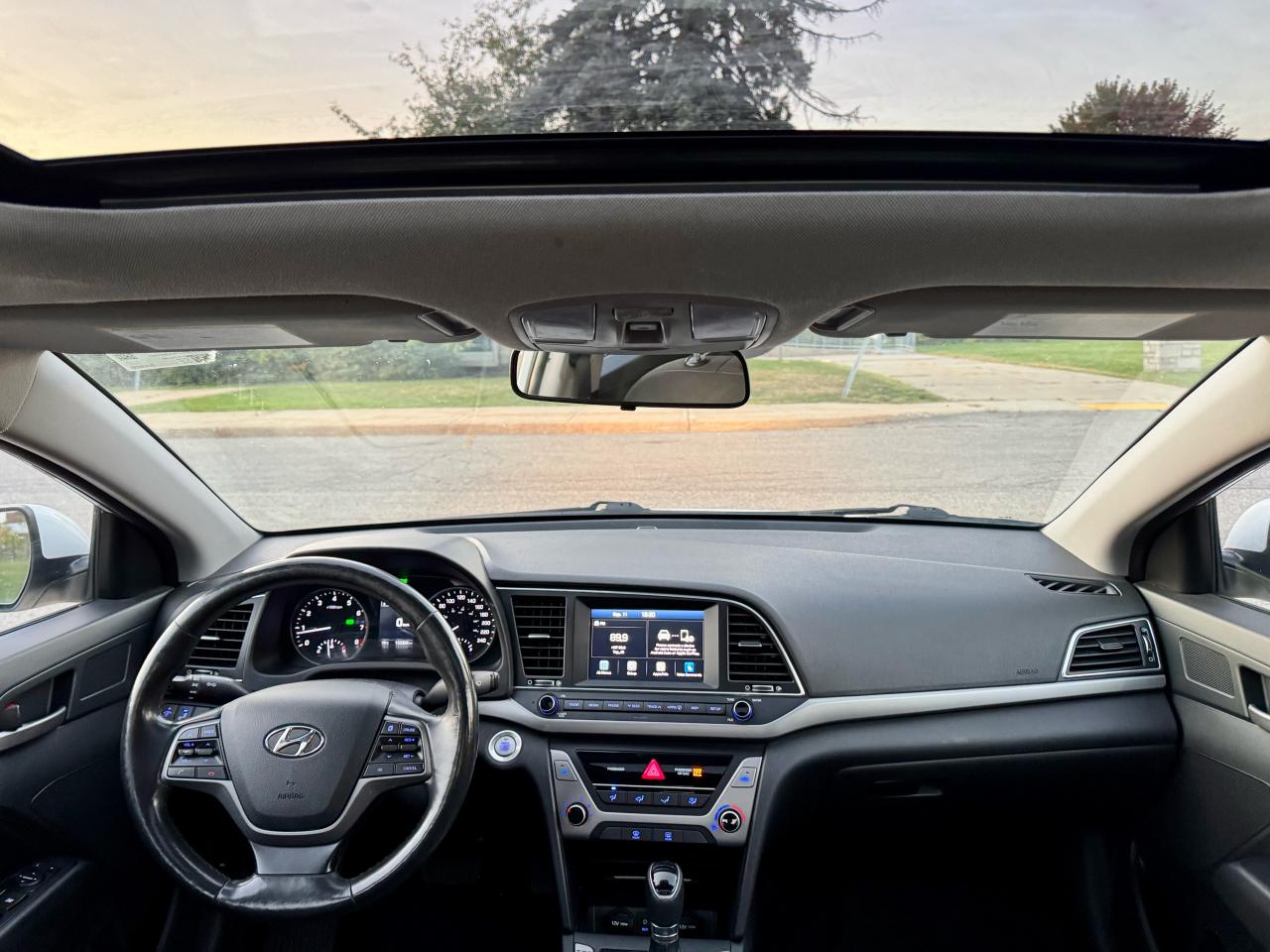 2018 Hyundai Elantra SE / No Accidents / Certified - Photo #9