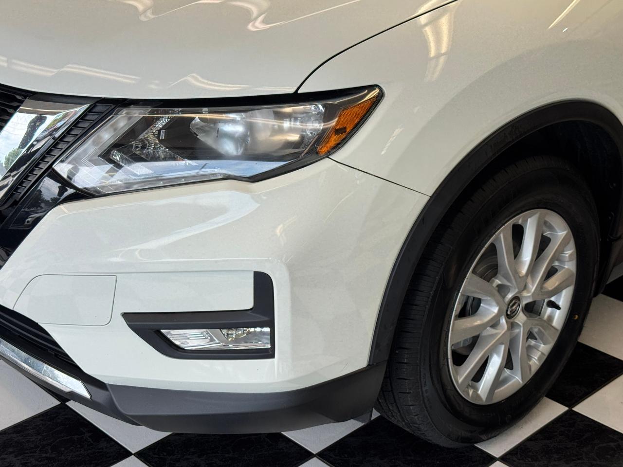 2017 Nissan Rogue SV+New Tires+Brakes+BSM+CLEAN CARFAX - Photo #37
