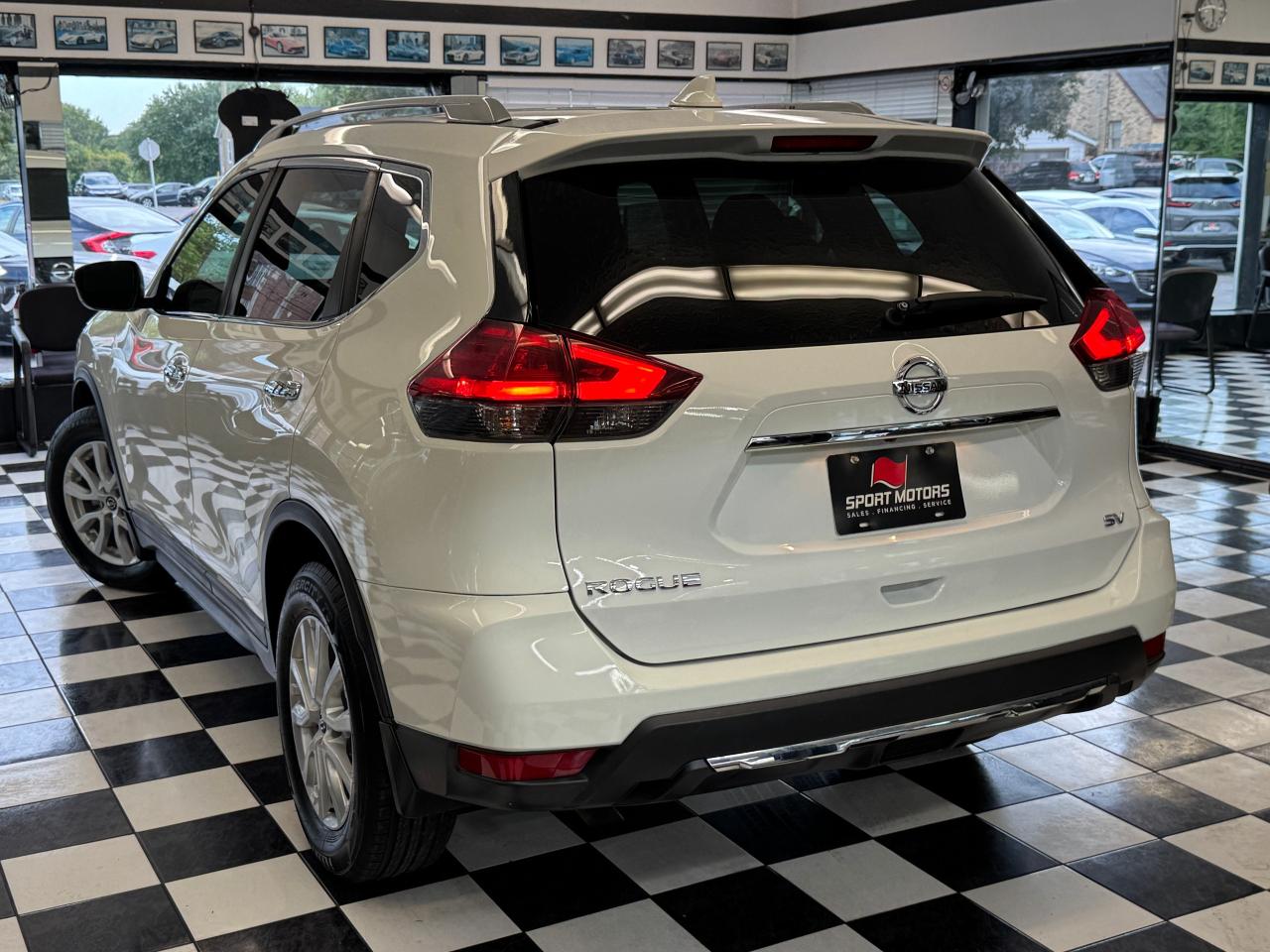2017 Nissan Rogue SV+New Tires+Brakes+BSM+CLEAN CARFAX Photo81