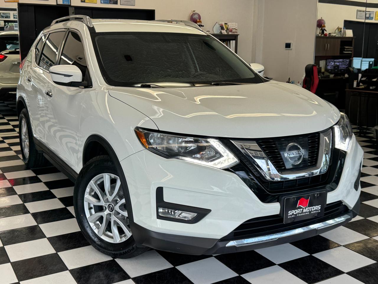 2017 Nissan Rogue SV+New Tires+Brakes+BSM+CLEAN CARFAX - Photo #17