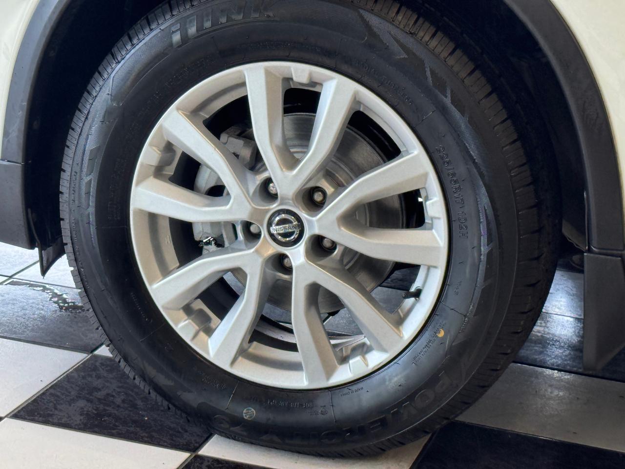 2017 Nissan Rogue SV+New Tires+Brakes+BSM+CLEAN CARFAX Photo118
