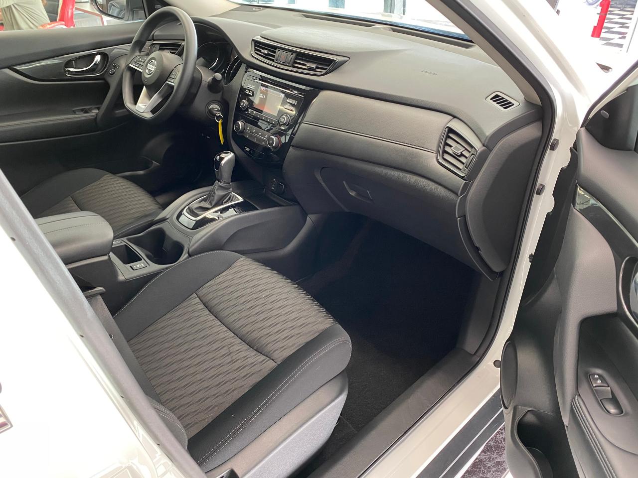 2017 Nissan Rogue SV+New Tires+Brakes+BSM+CLEAN CARFAX - Photo #20