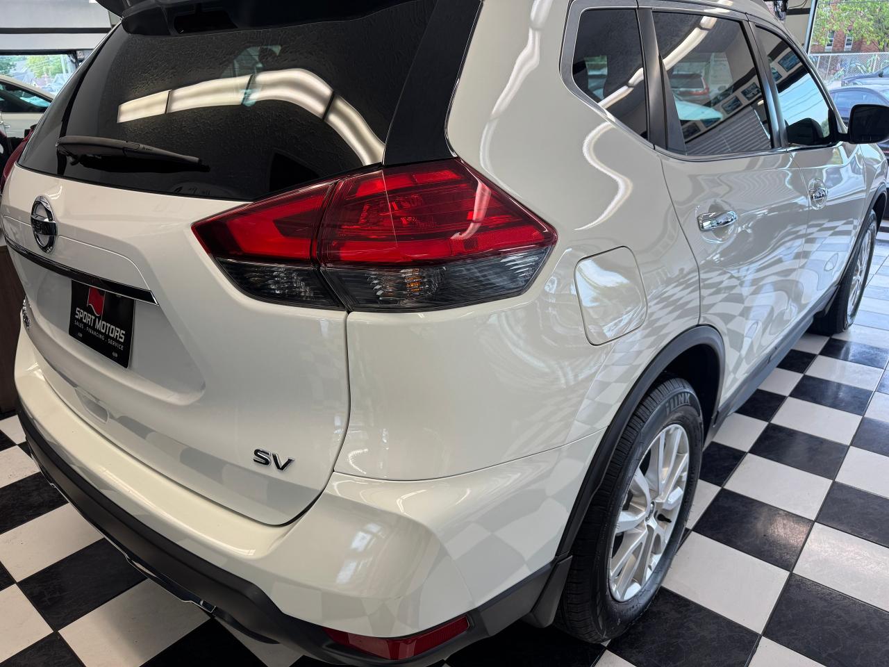 2017 Nissan Rogue SV+New Tires+Brakes+BSM+CLEAN CARFAX - Photo #39