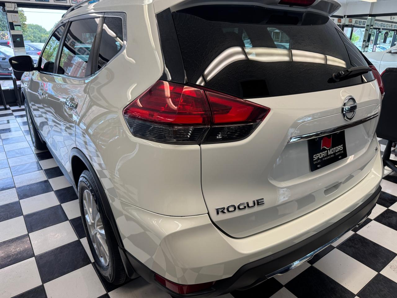 2017 Nissan Rogue SV+New Tires+Brakes+BSM+CLEAN CARFAX - Photo #38