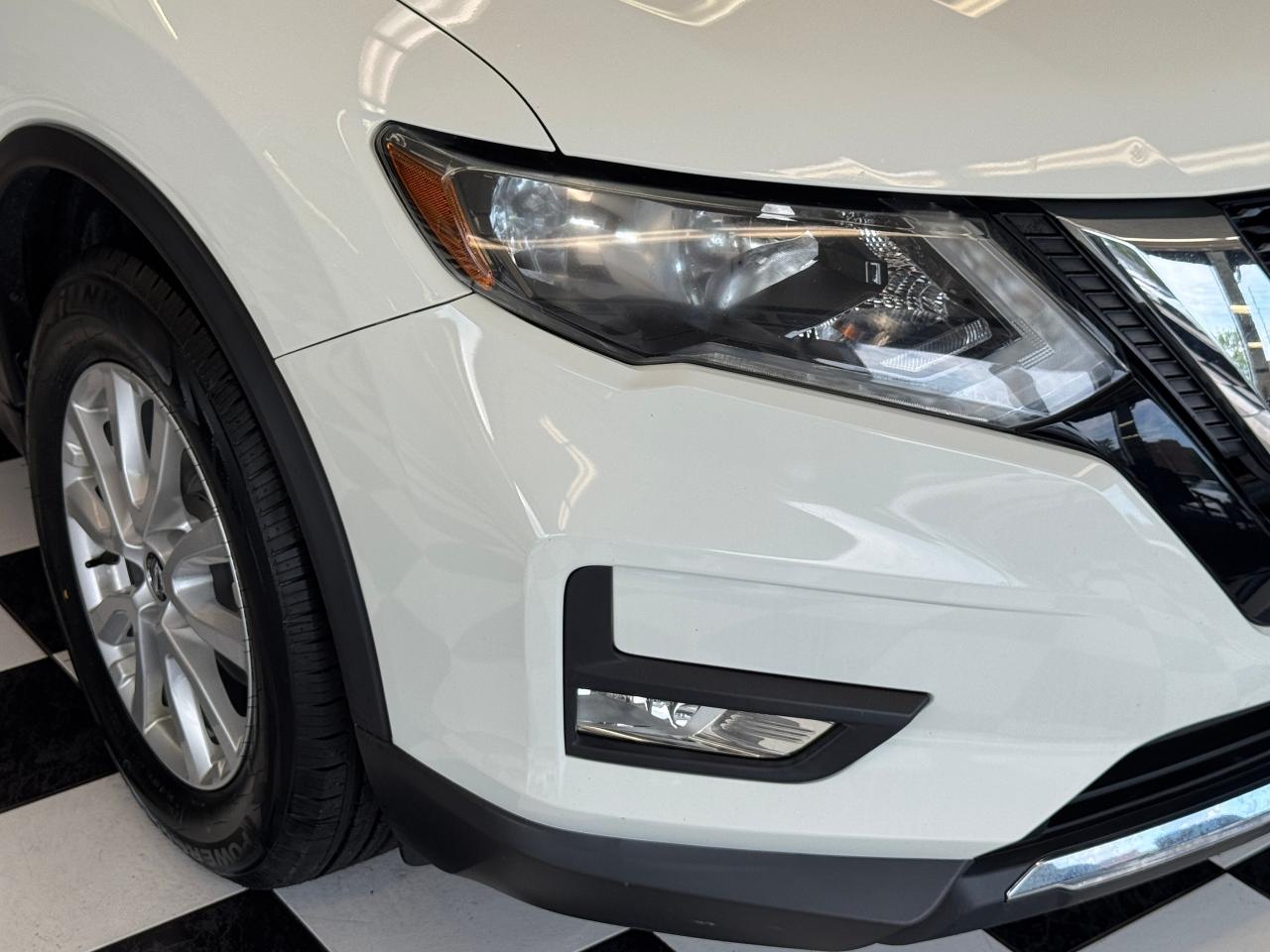 2017 Nissan Rogue SV+New Tires+Brakes+BSM+CLEAN CARFAX Photo36