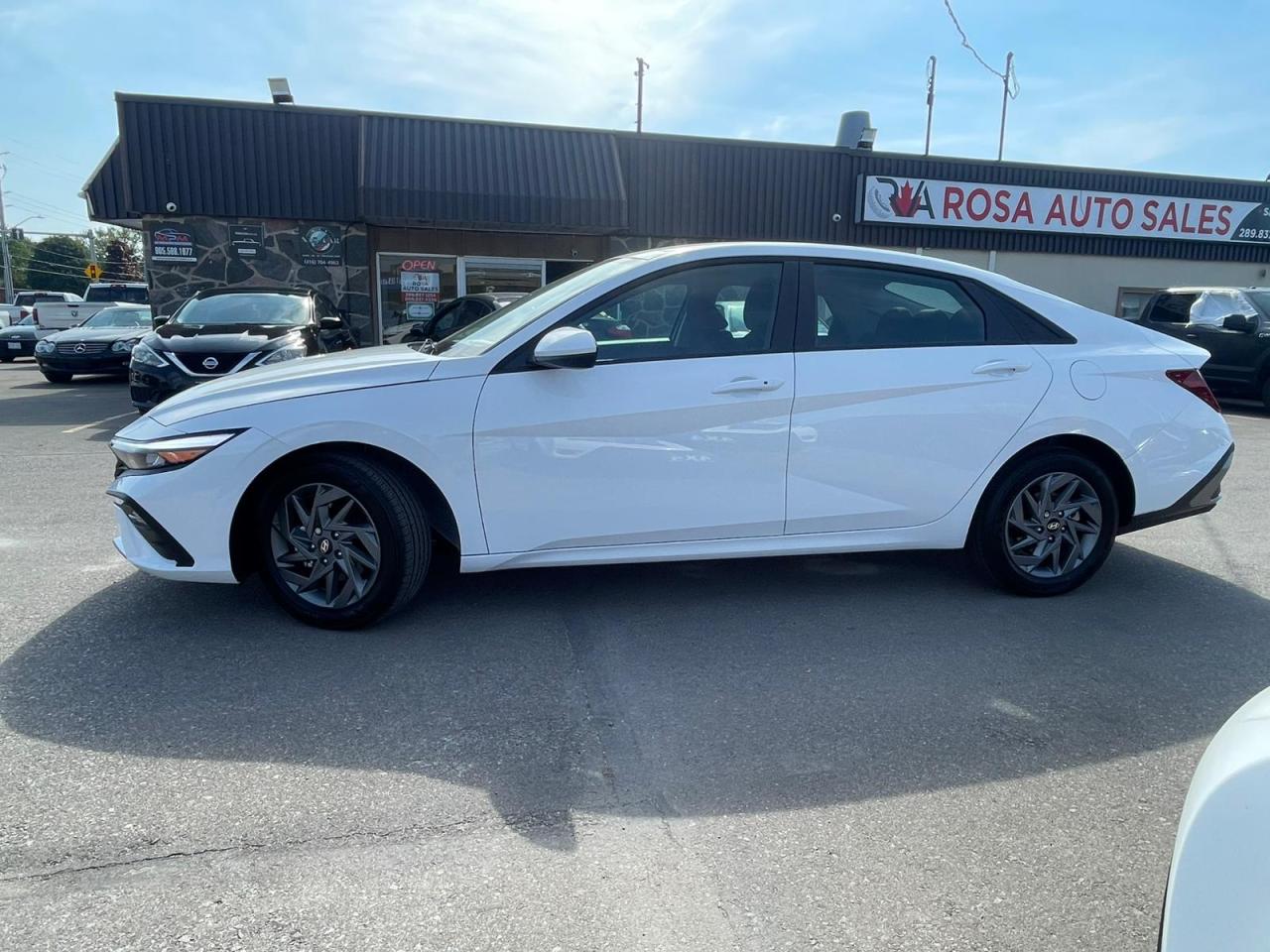 2025 Hyundai Elantra AUTO Preferred LIKE NEW NO ACCIDENT Photo2