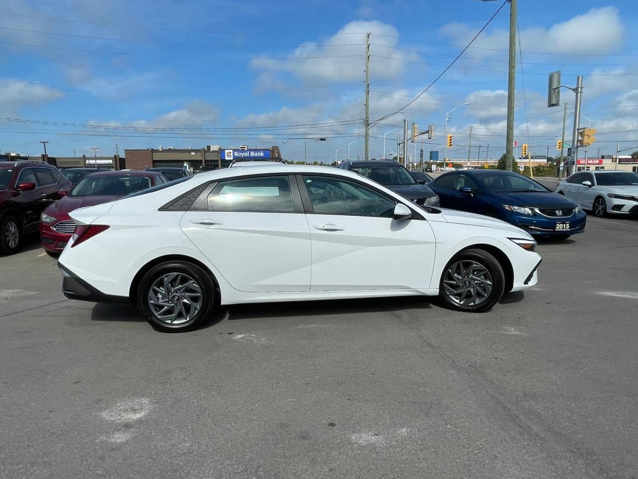 2025 Hyundai Elantra AUTO Preferred LIKE NEW NO ACCIDENT Photo3