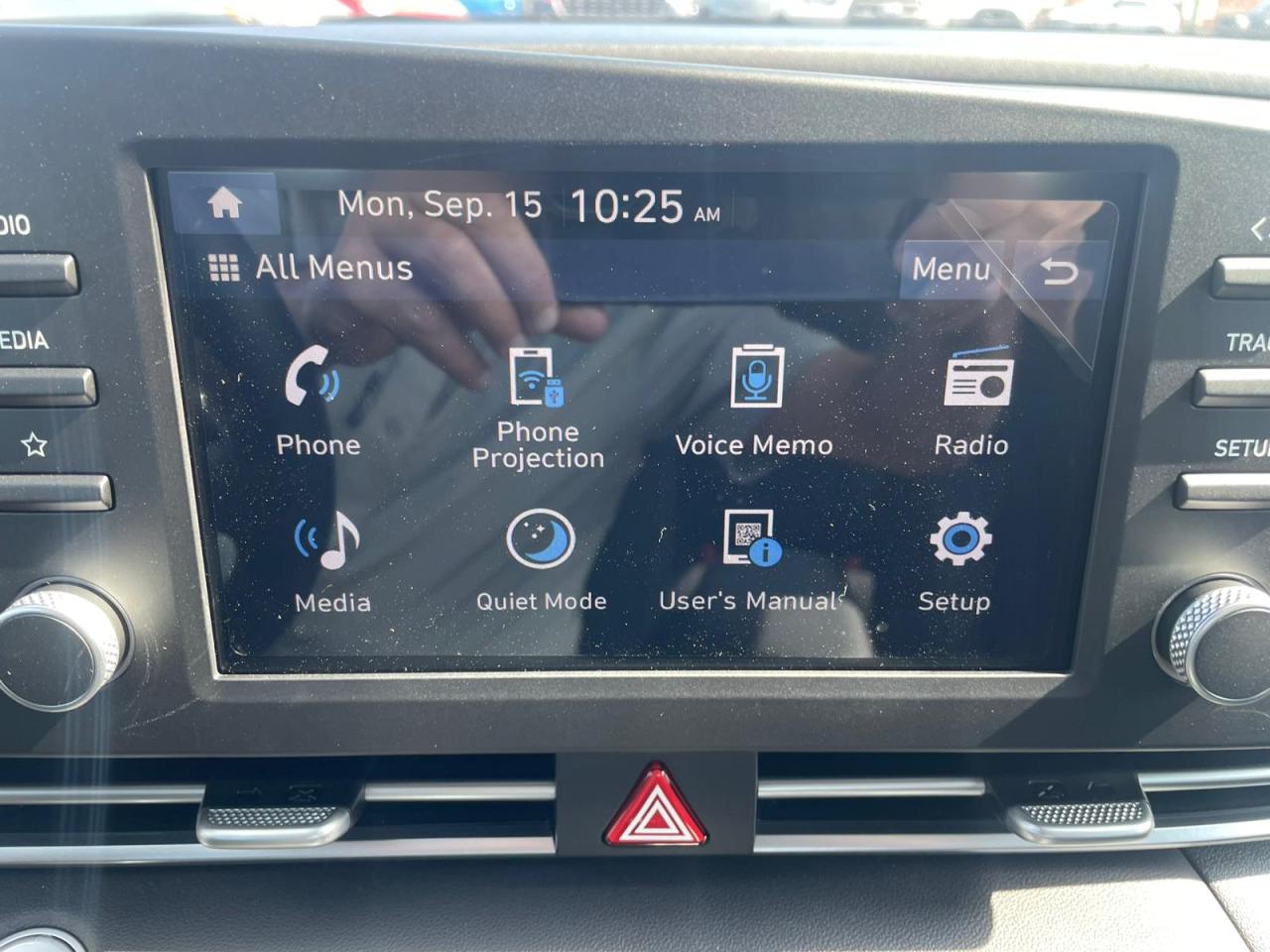 2025 Hyundai Elantra AUTO Preferred LIKE NEW NO ACCIDENT - Photo #12