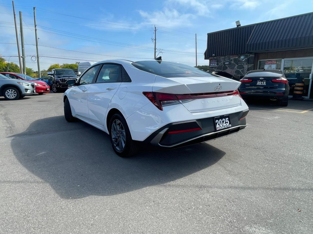 2025 Hyundai Elantra AUTO Preferred LIKE NEW NO ACCIDENT Photo4