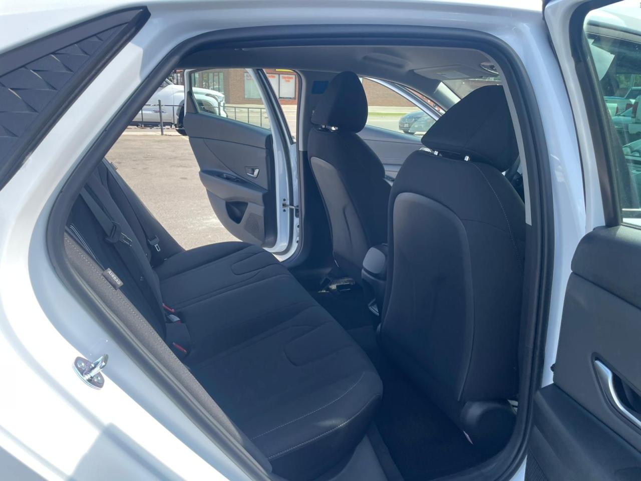 2025 Hyundai Elantra AUTO Preferred LIKE NEW NO ACCIDENT - Photo #18