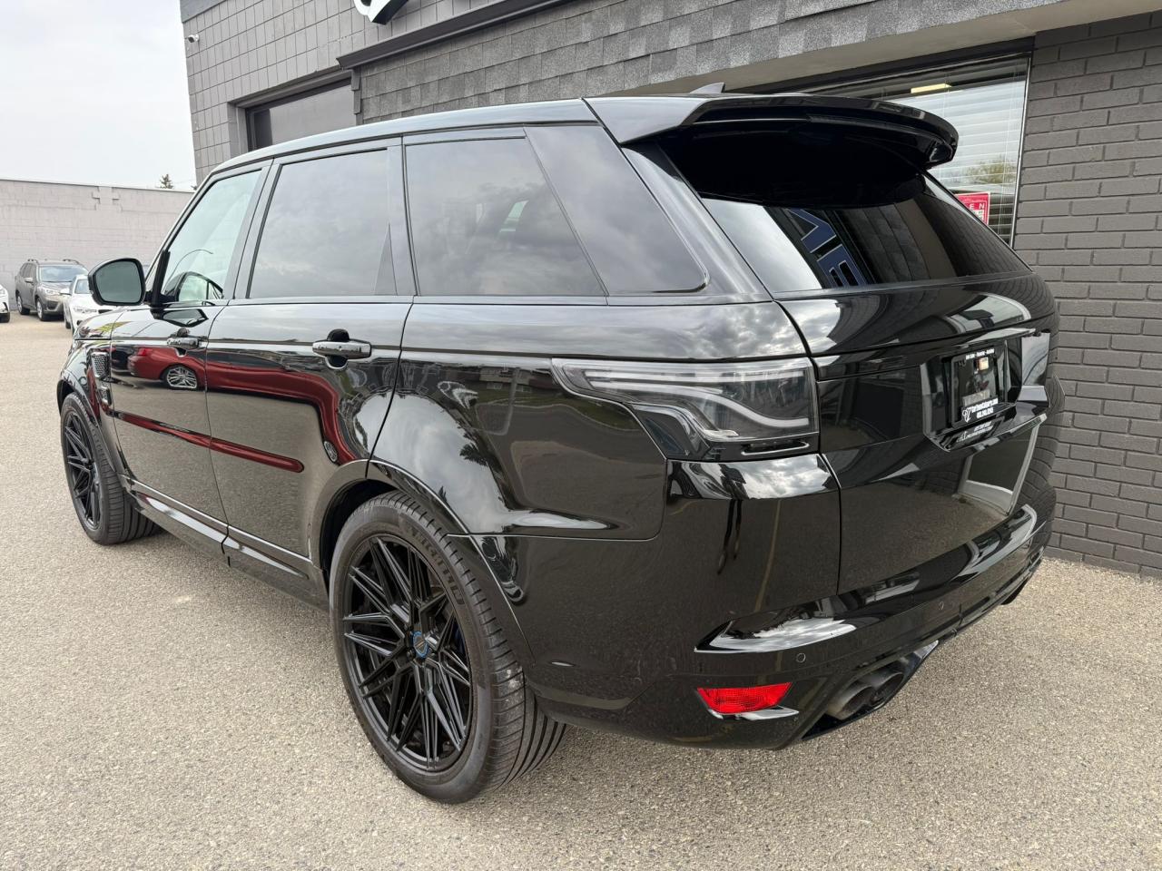 2017 Land Rover Range Rover Sport V8 Supercharged SVR, One Owner, Dealer Serviced - Photo #9