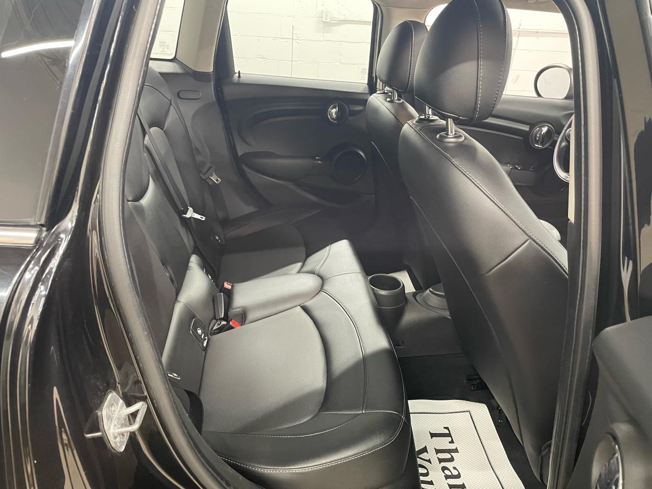 2018 MINI Cooper Cooper FWD Photo30