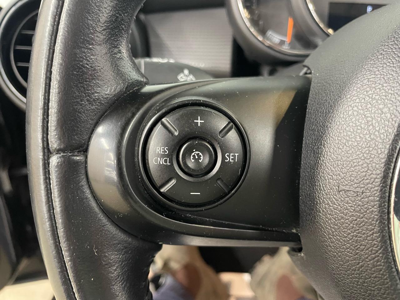 2018 MINI Cooper Cooper FWD Photo35