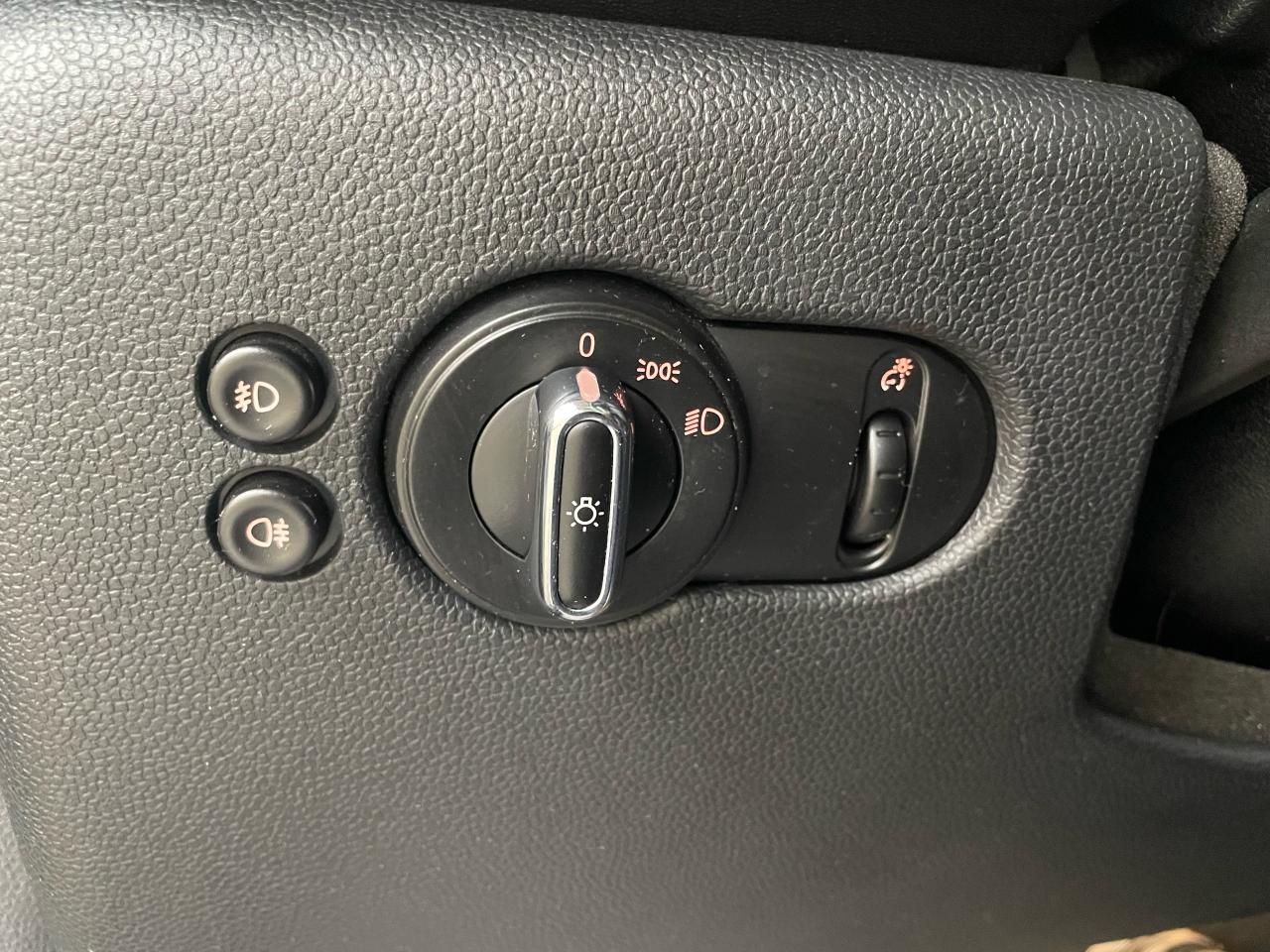 2018 MINI Cooper Cooper FWD | LOW KMS | CLEAN CARFAX | HEATED SEATS Photo