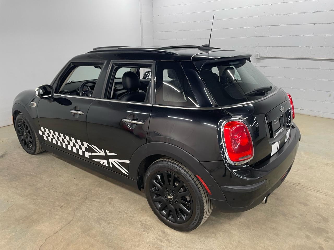 2018 MINI Cooper Cooper FWD Photo24
