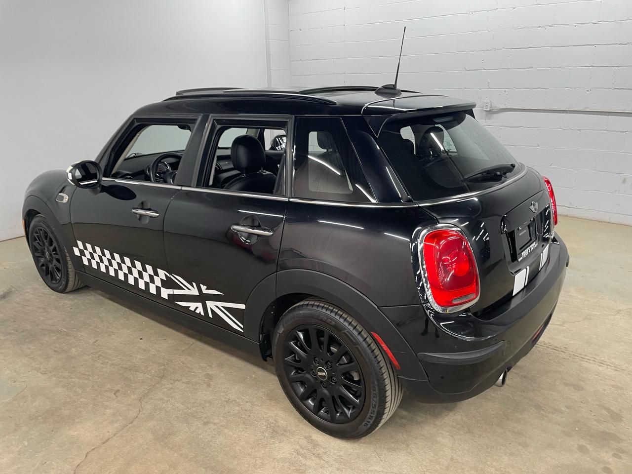 2018 MINI Cooper Cooper FWD | LOW KMS | CLEAN CARFAX | HEATED SEATS Photo