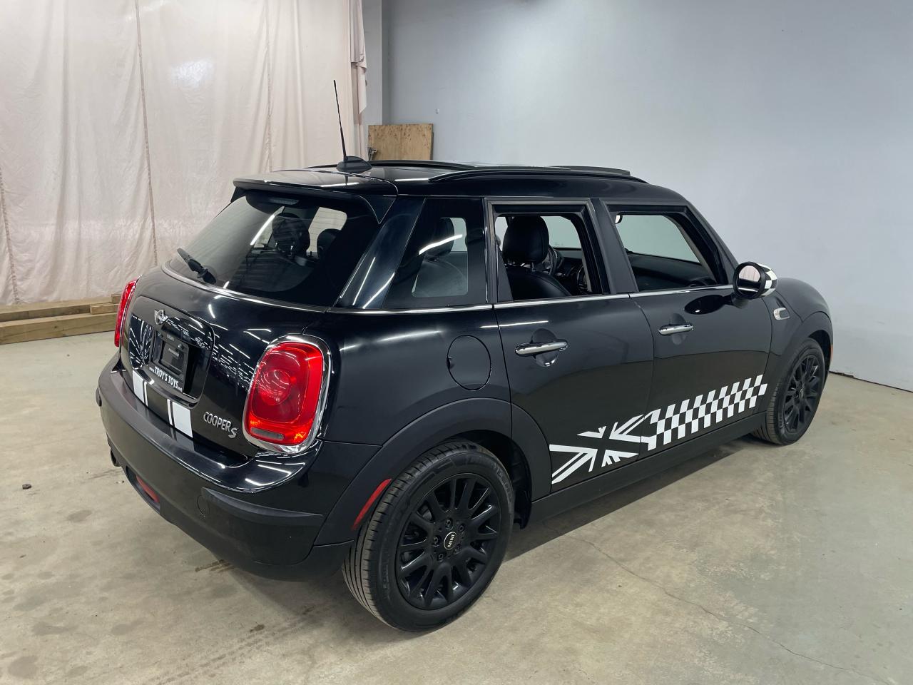 2018 MINI Cooper Cooper FWD Photo7