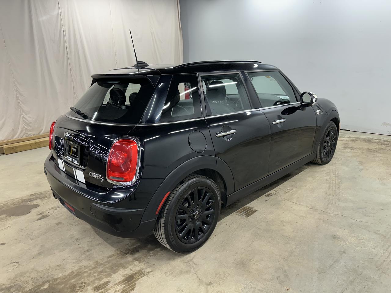 2018 MINI Cooper Cooper FWD | LOW KMS | CLEAN CARFAX | HEATED SEATS Photo