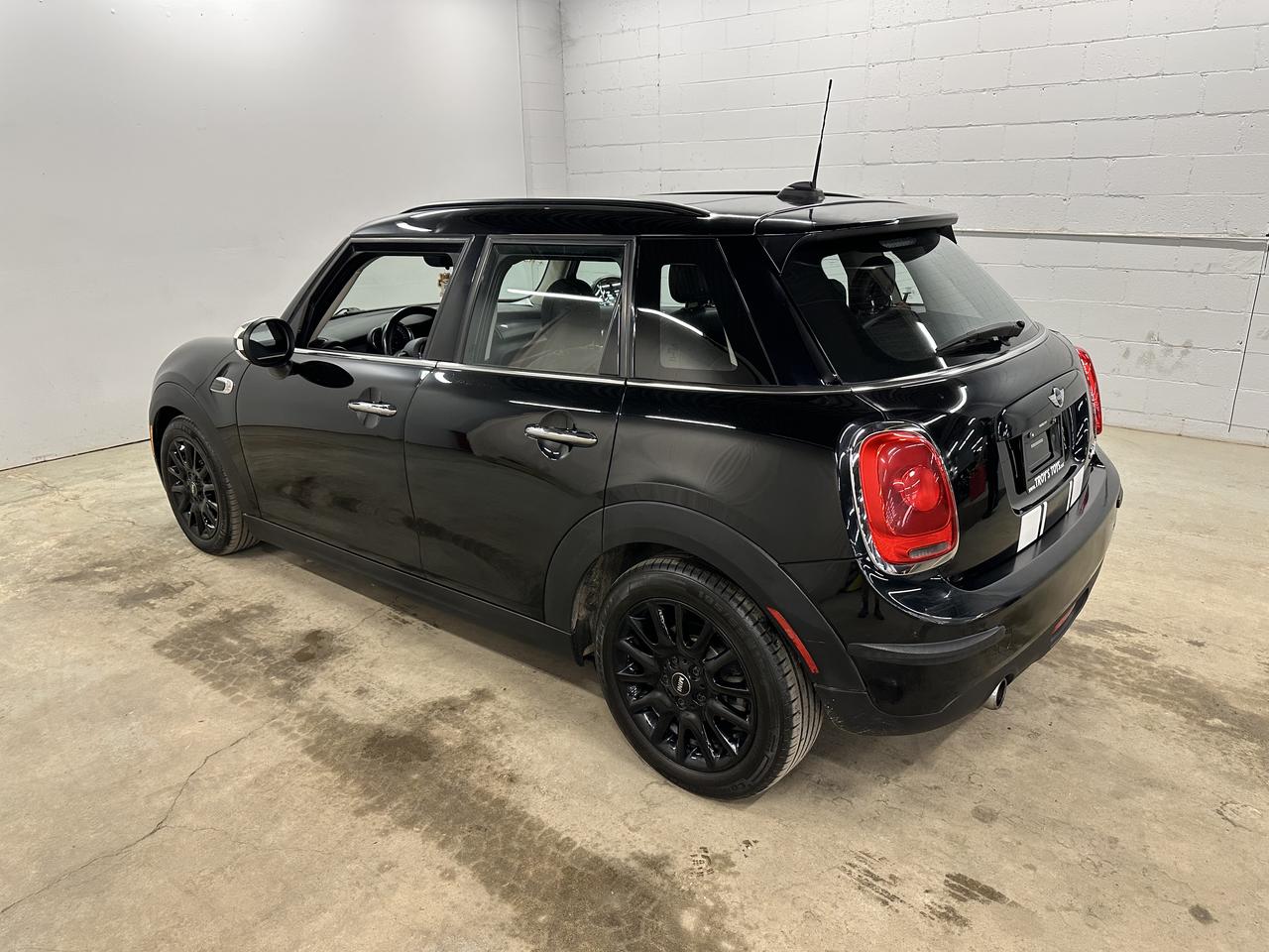 2018 MINI Cooper Cooper FWD | LOW KMS | CLEAN CARFAX | HEATED SEATS Photo