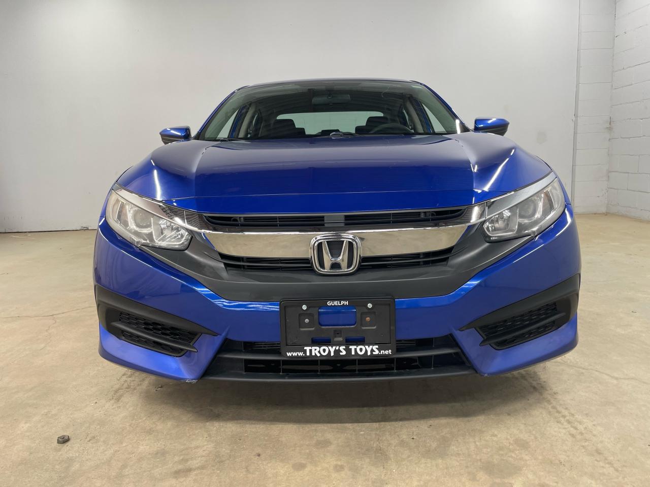 2017 Honda Civic 4dr Man LX Photo2