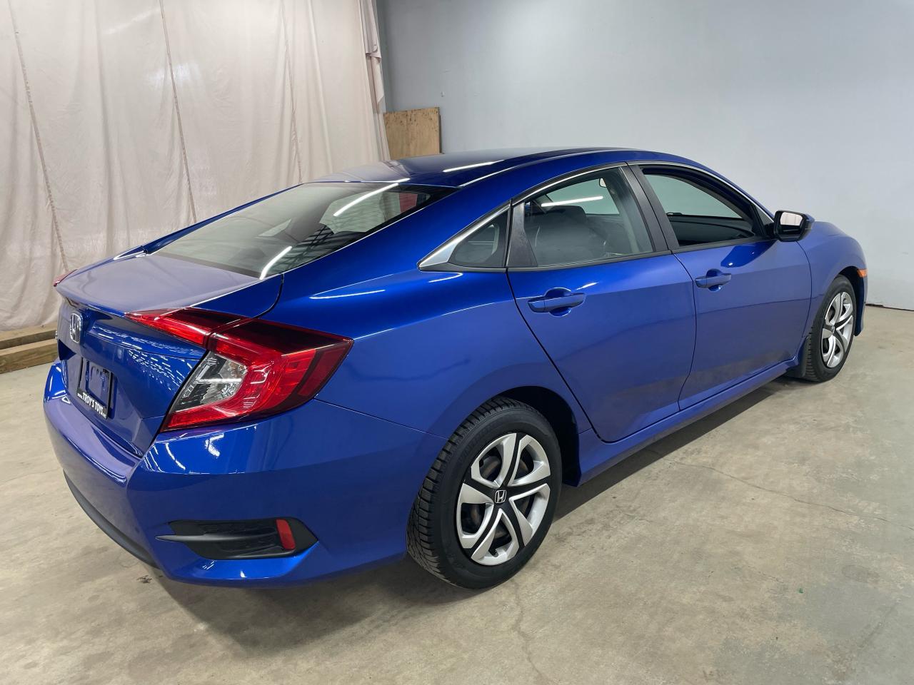 2017 Honda Civic 4dr Man LX Photo23