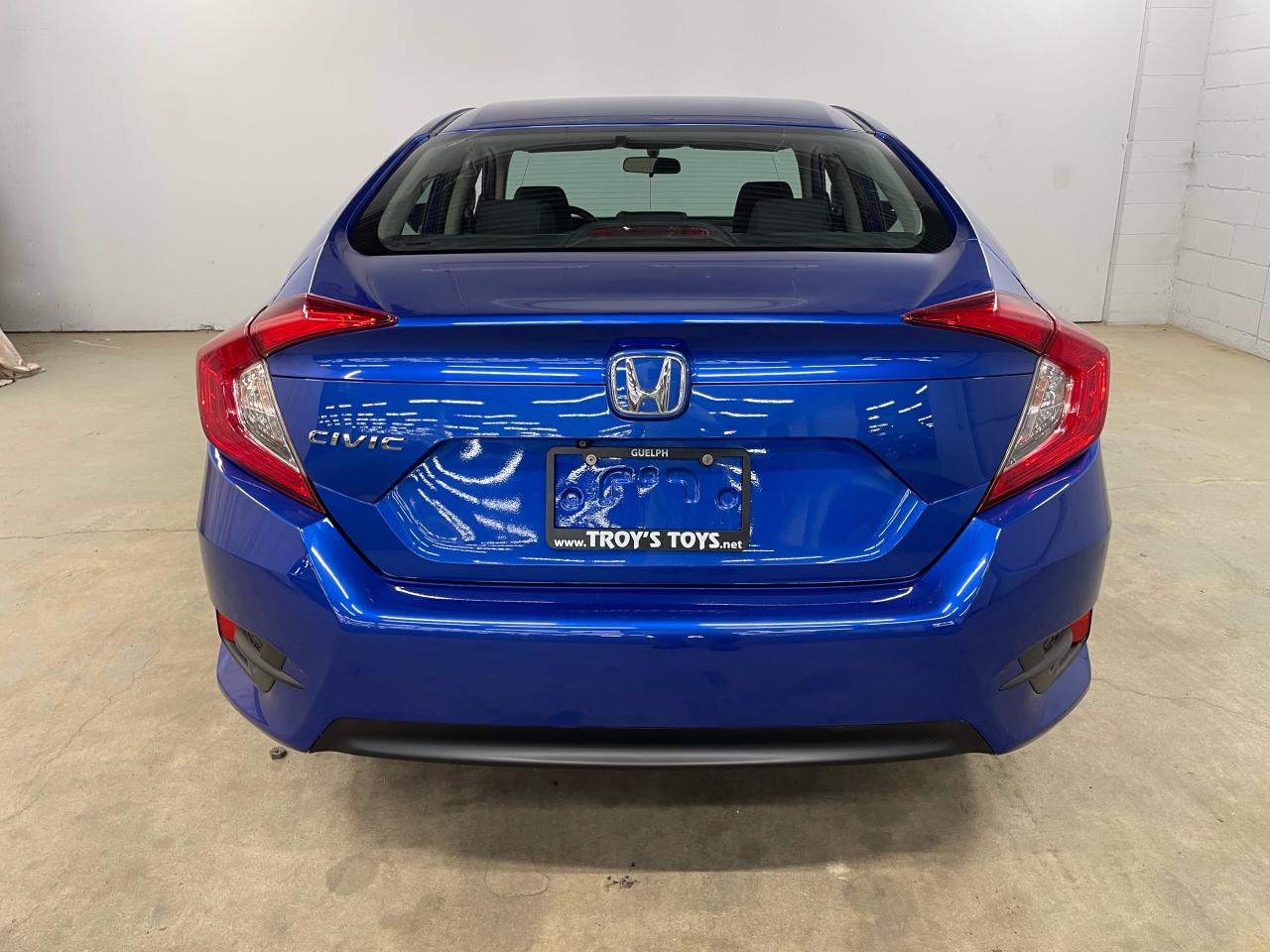 2017 Honda Civic 4dr Man LX Photo4
