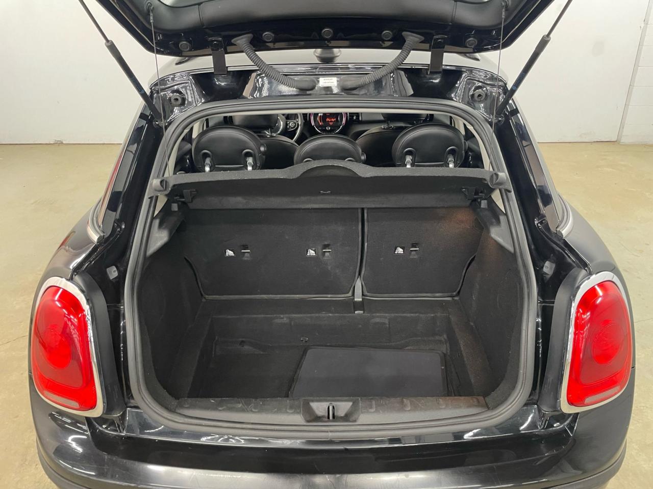 2018 MINI Cooper Cooper FWD
