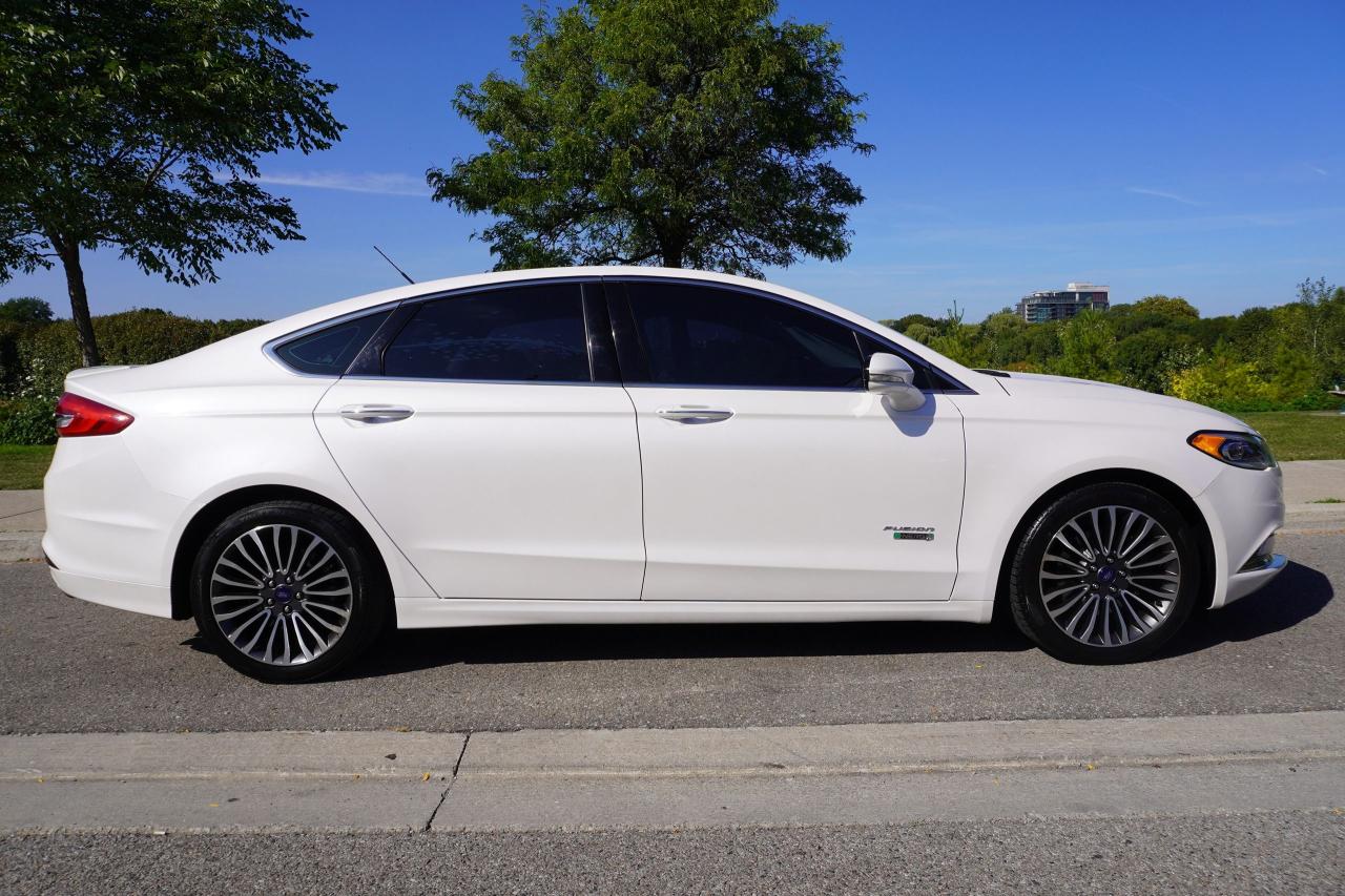 2017 Ford Fusion Energi 1 OWNER / NO ACCIDENTS / TITANIUM / PLUG-IN HYBRID Photo4