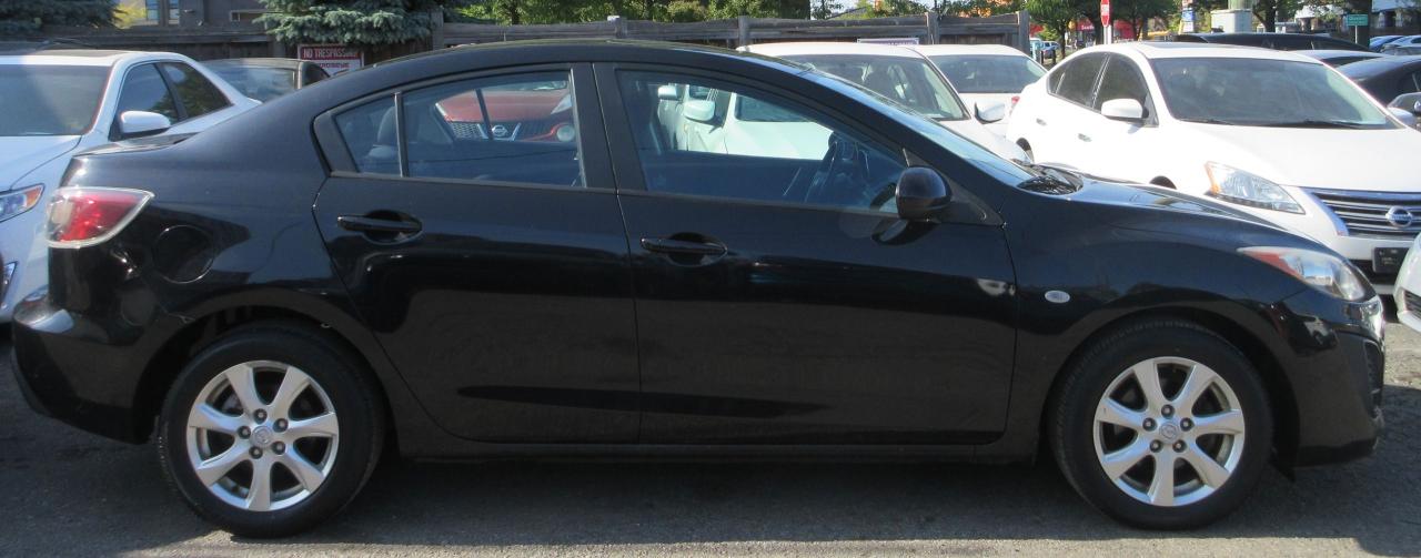 2010 Mazda MAZDA3 GX Photo2