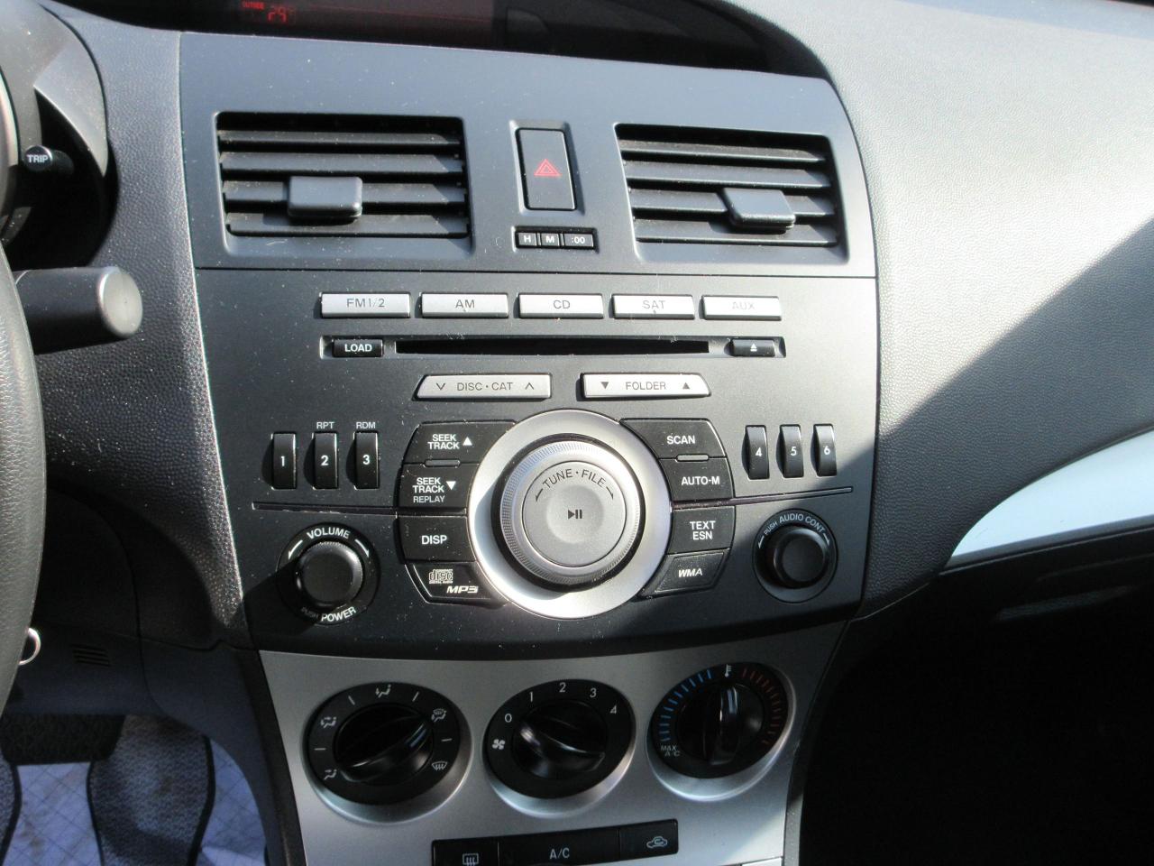 2010 Mazda MAZDA3 GX Photo