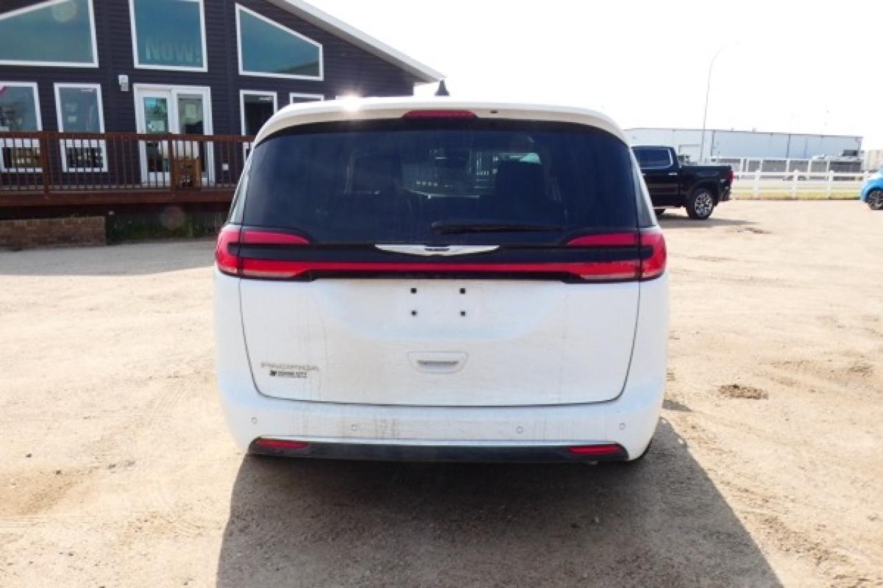 2024 Chrysler Pacifica Touring-L FWD w/Htd Leather, BUC - Photo #7