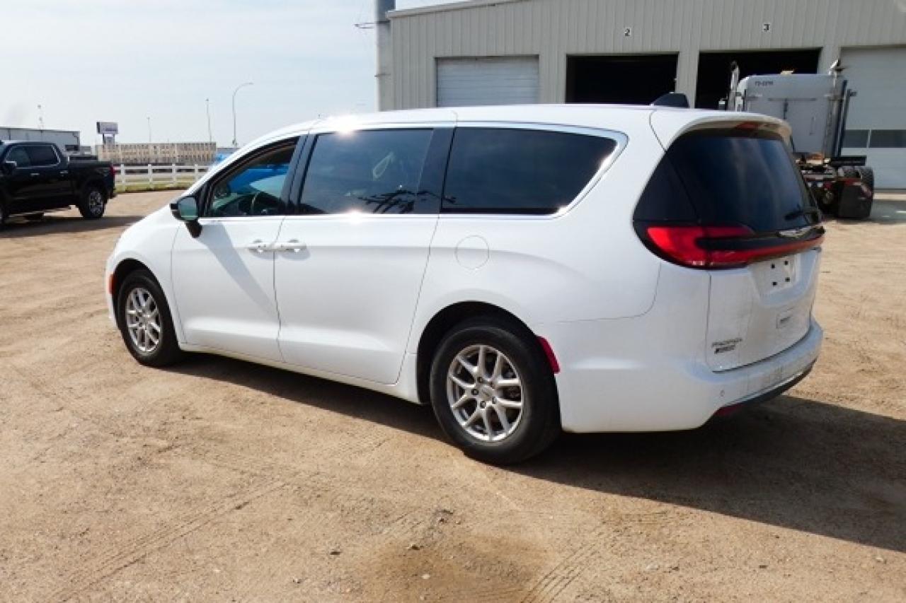 2024 Chrysler Pacifica Touring-L FWD w/Htd Leather, BUC - Photo #8