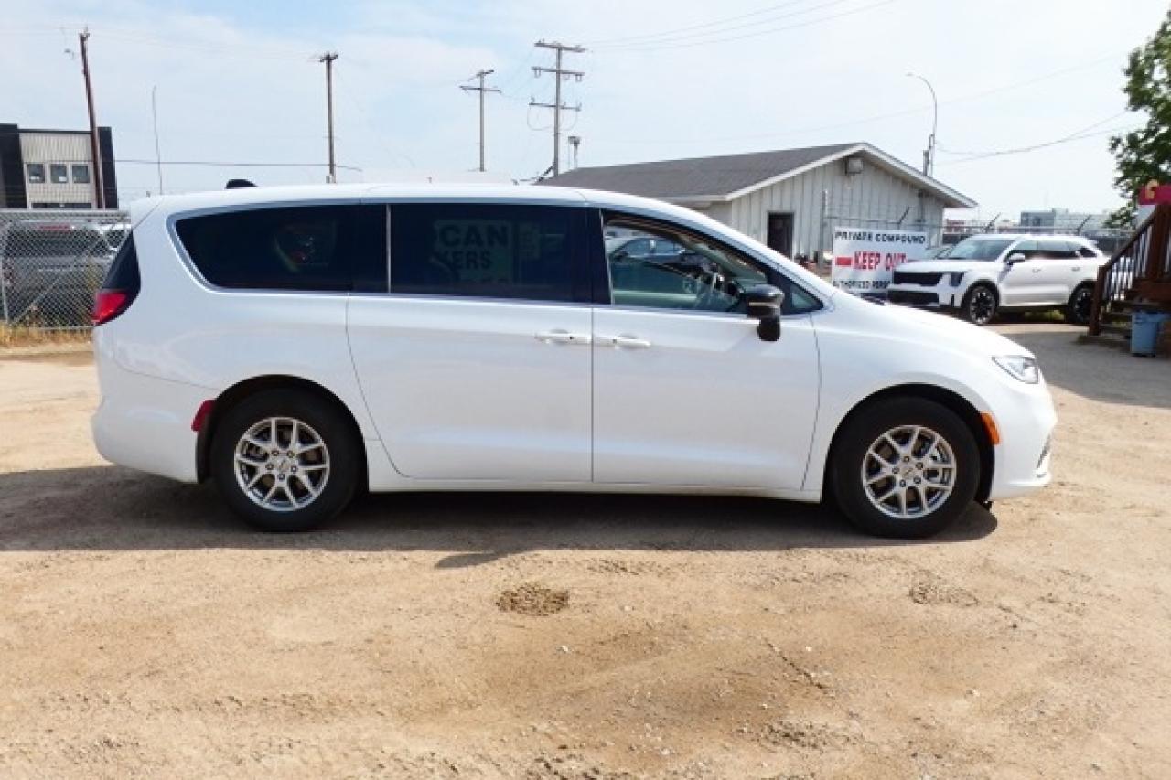 2024 Chrysler Pacifica Touring-L FWD w/Htd Leather, BUC - Photo #5