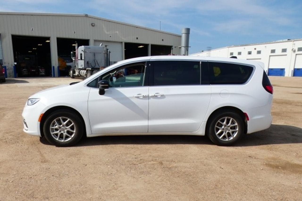 2024 Chrysler Pacifica Touring-L FWD w/Htd Leather, BUC
