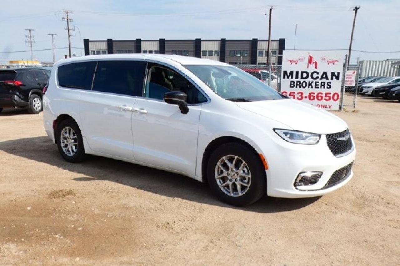 2024 Chrysler Pacifica Touring-L FWD w/Htd Leather, BUC - Photo #4