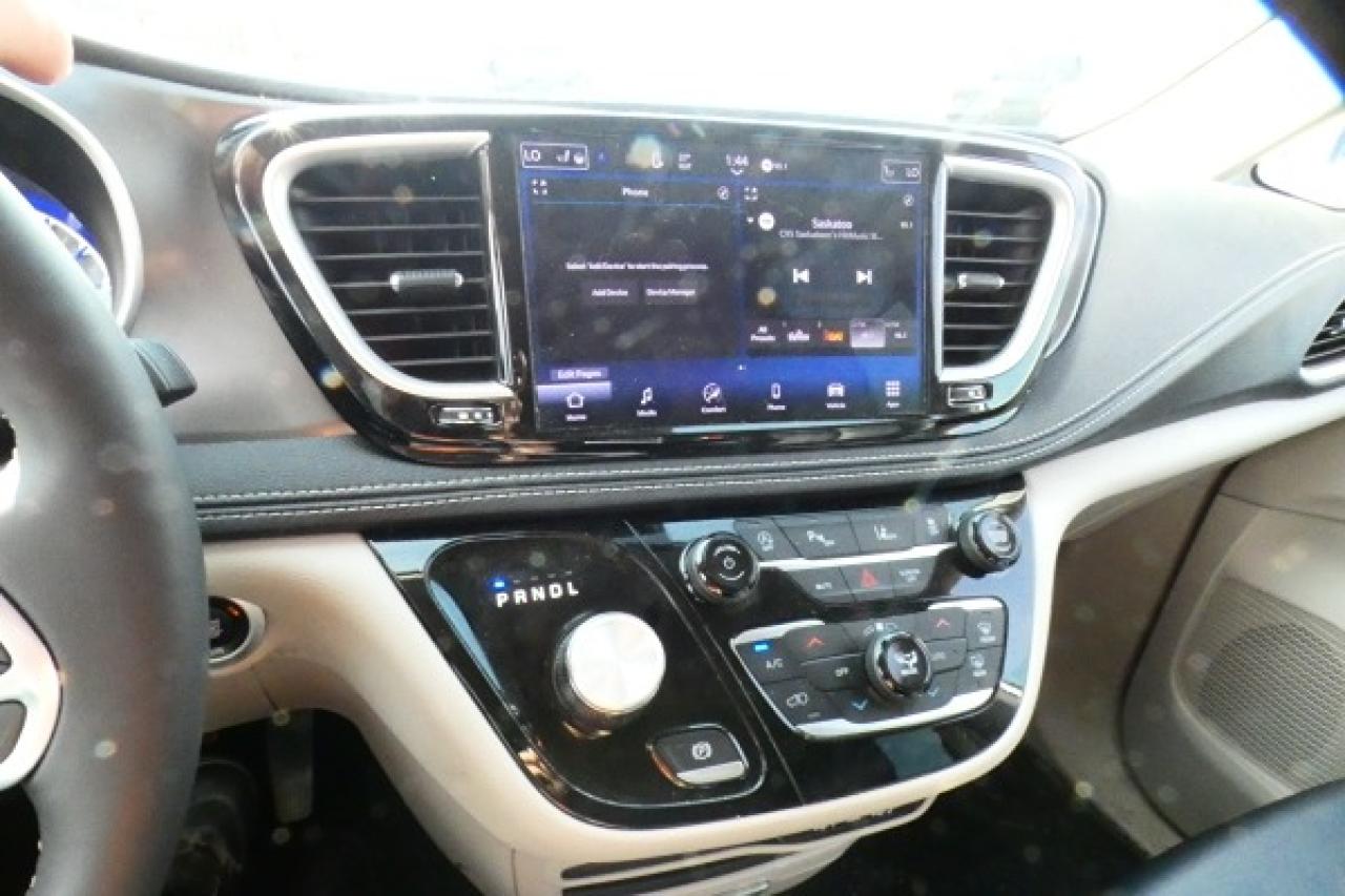 2024 Chrysler Pacifica Touring-L FWD w/Htd Leather, BUC - Photo #15