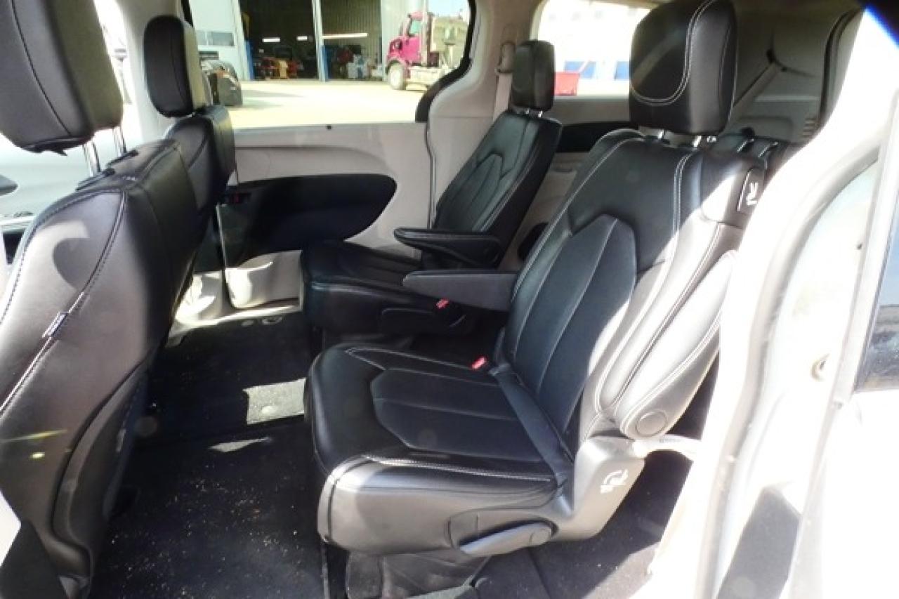 2024 Chrysler Pacifica Touring-L FWD w/Htd Leather, BUC - Photo #10