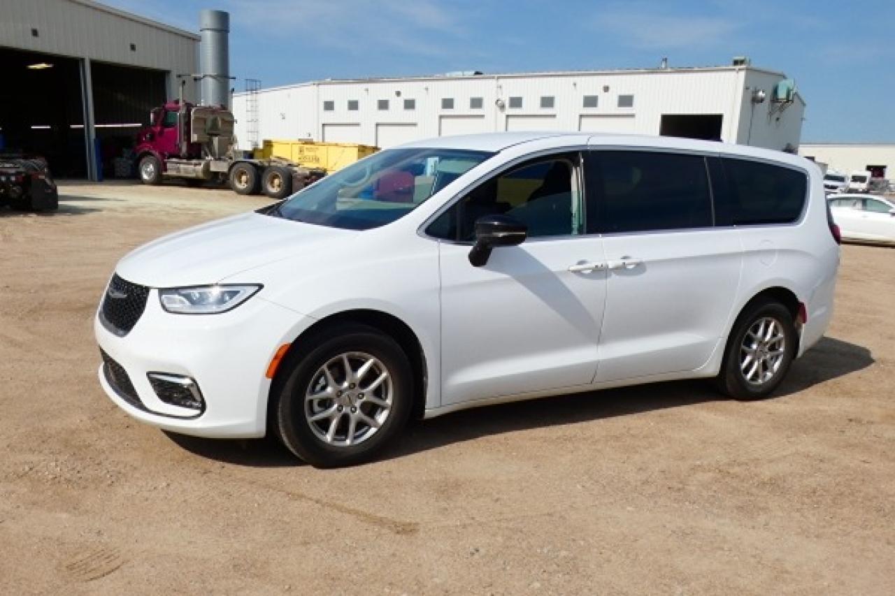 2024 Chrysler Pacifica Touring-L FWD w/Htd Leather, BUC - Photo #2