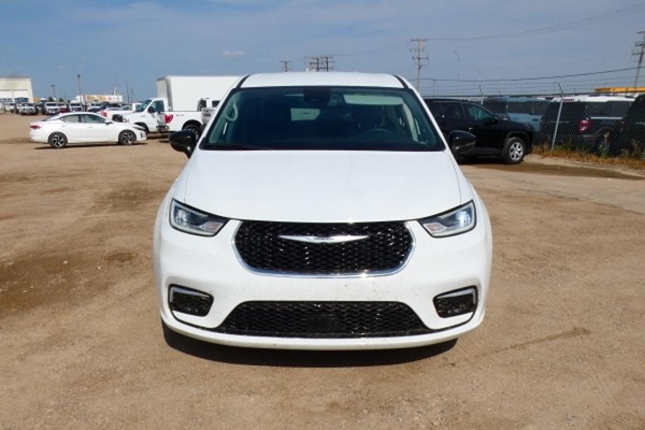 2024 Chrysler Pacifica Touring-L FWD w/Htd Leather, BUC - Photo #3