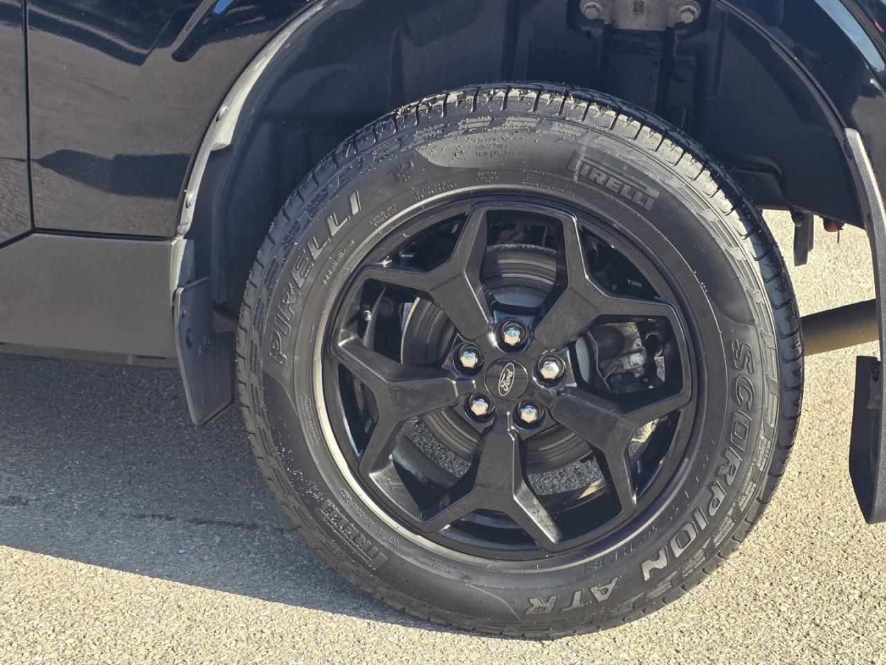 2023 Ford Maverick LARIAT AWD - Photo #9