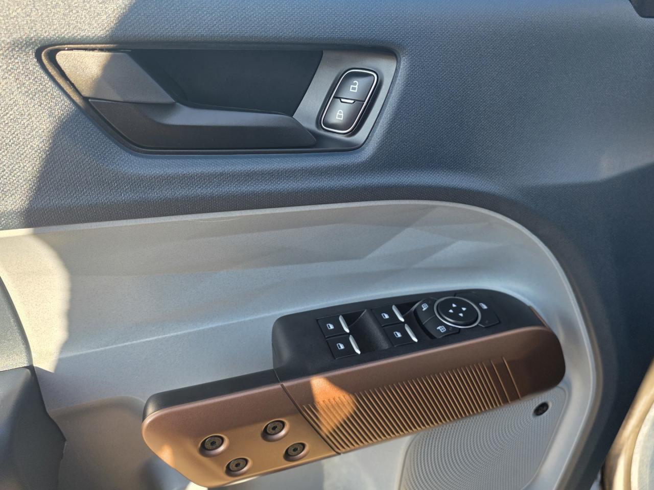 2023 Ford Maverick LARIAT AWD - Photo #13