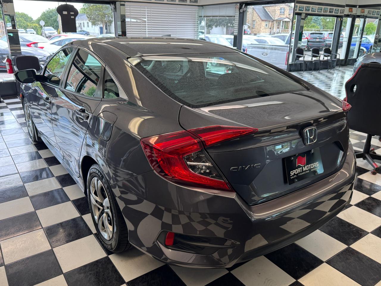 2018 Honda Civic LX+New Tires+ApplePlay+Camera+CLEAN CARFAX Photo4