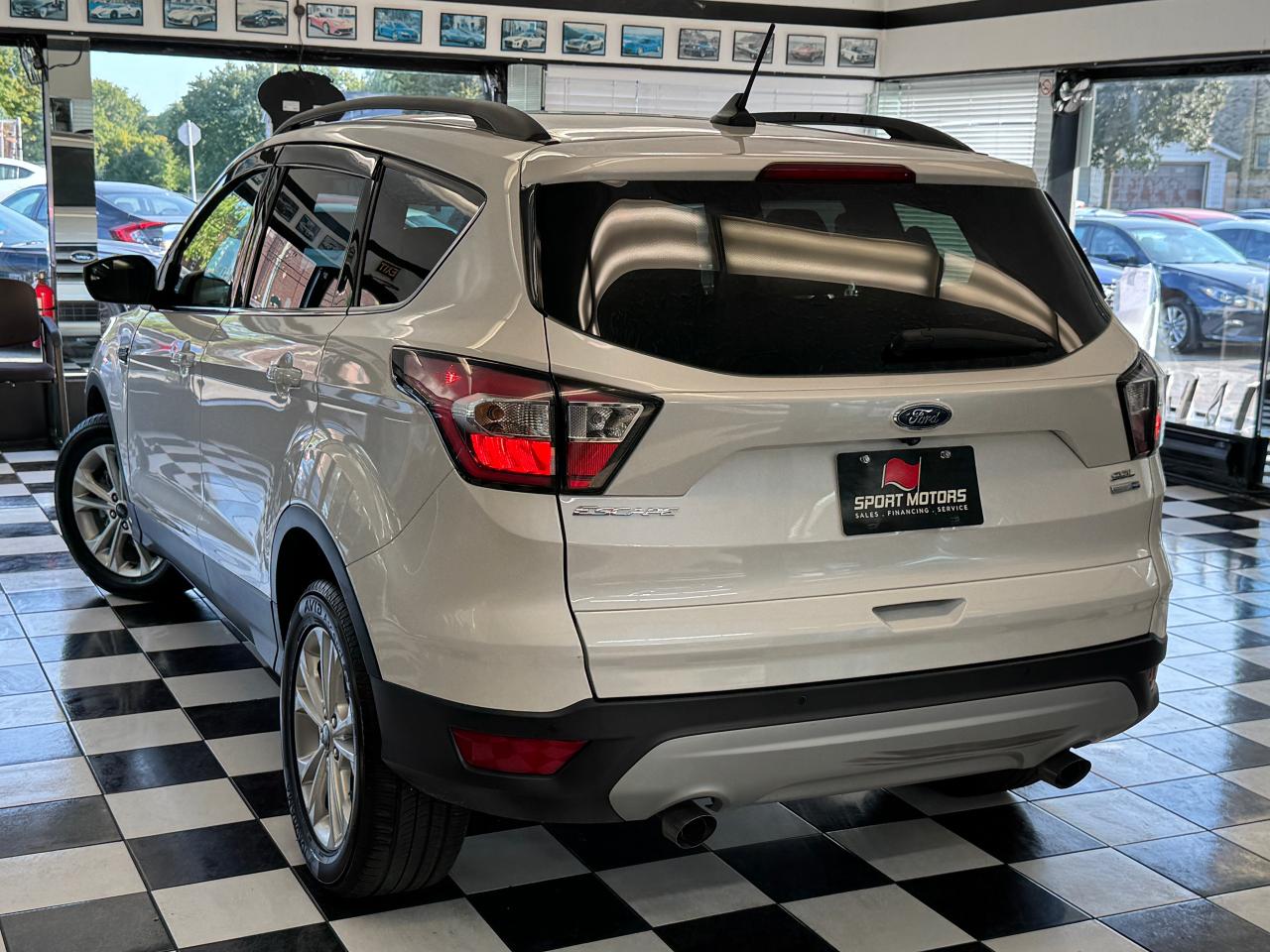 2018 Ford Escape SEL 4WD+Leather+Roof+ApplePlay+GPS+CLEAN CARFAX - Photo #17