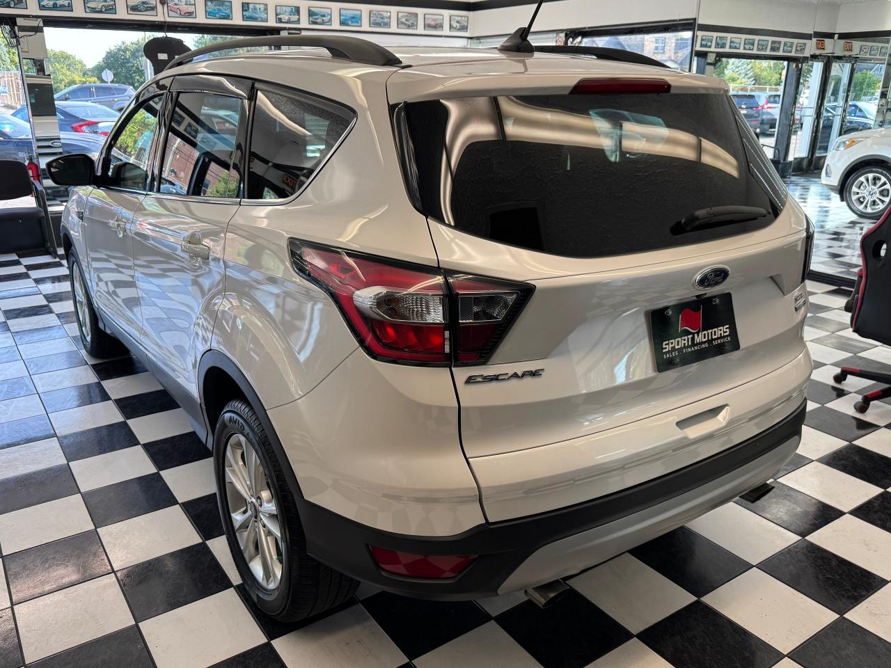 2018 Ford Escape SEL 4WD+Leather+Roof+ApplePlay+GPS+CLEAN CARFAX - Photo #6
