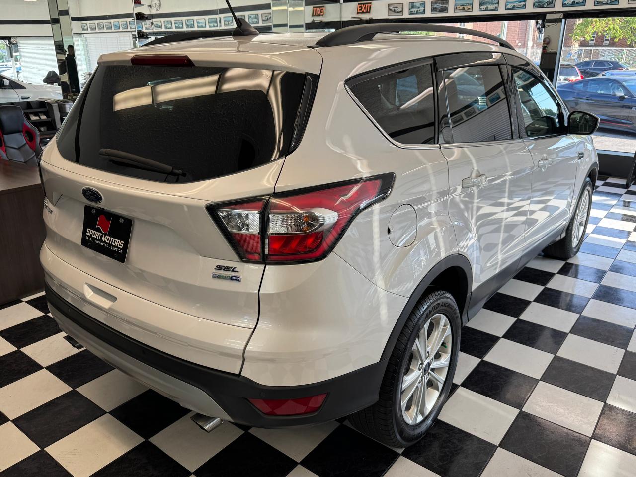 2018 Ford Escape SEL 4WD+Leather+Roof+ApplePlay+GPS+CLEAN CARFAX Photo8