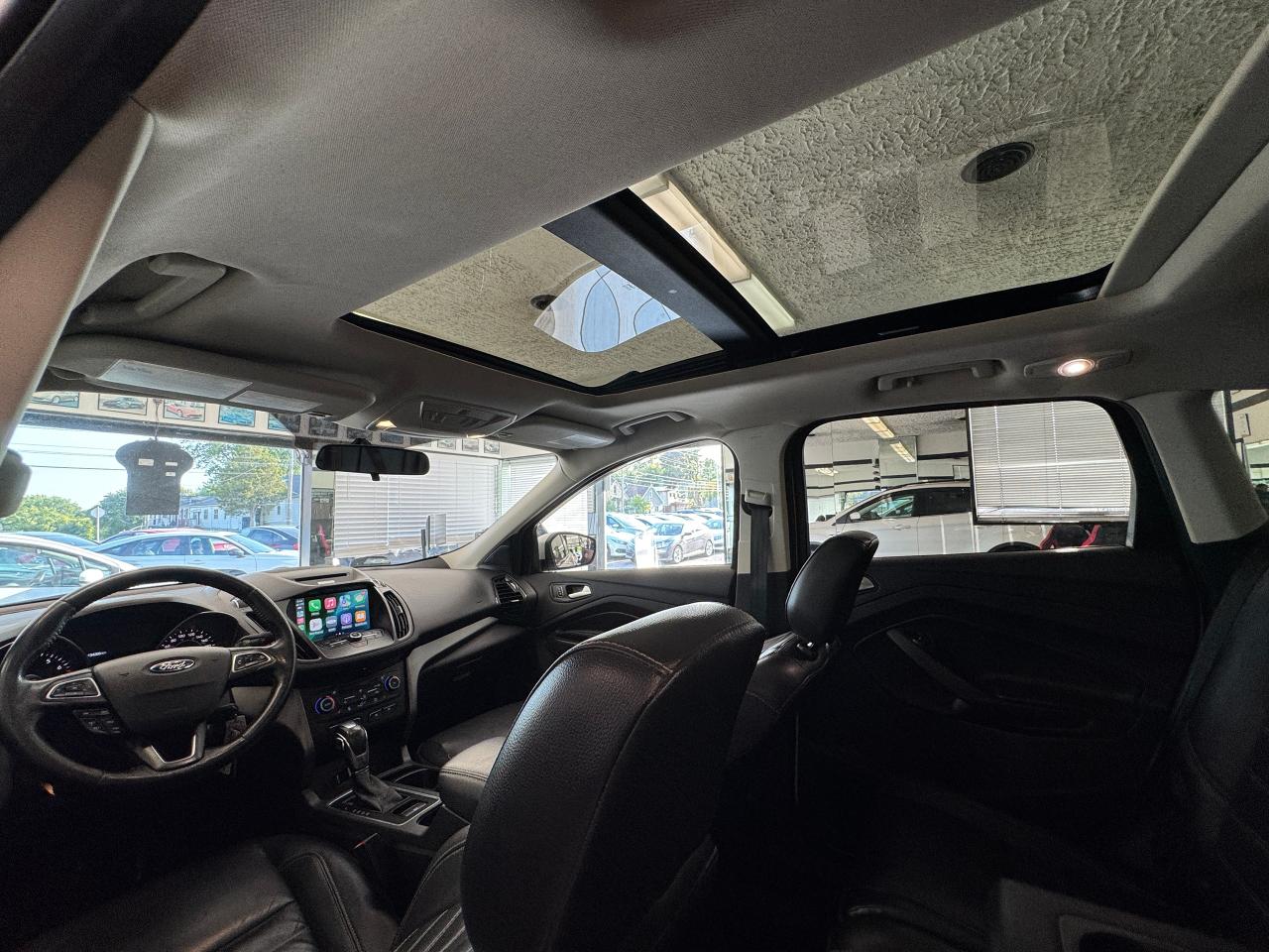 2018 Ford Escape SEL 4WD+Leather+Roof+ApplePlay+GPS+CLEAN CARFAX - Photo #3