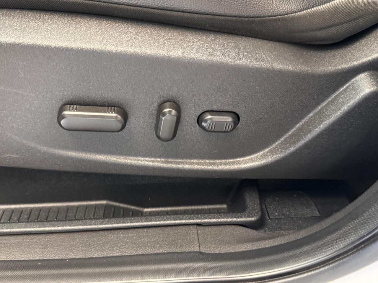 2018 Ford Escape SEL 4WD+Leather+Roof+ApplePlay+GPS+CLEAN CARFAX - Photo #42