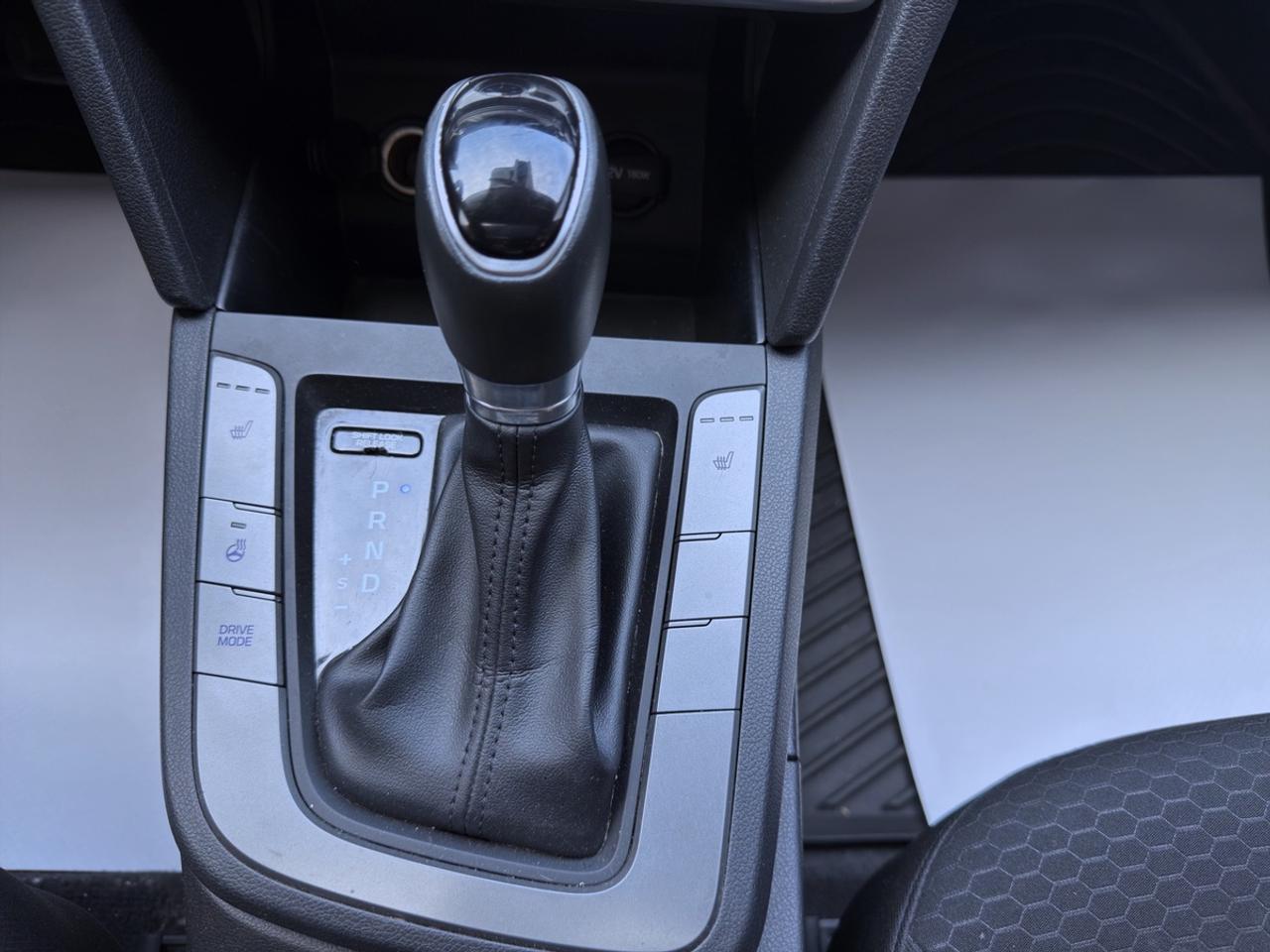 2020 Hyundai Elantra Limited Photo